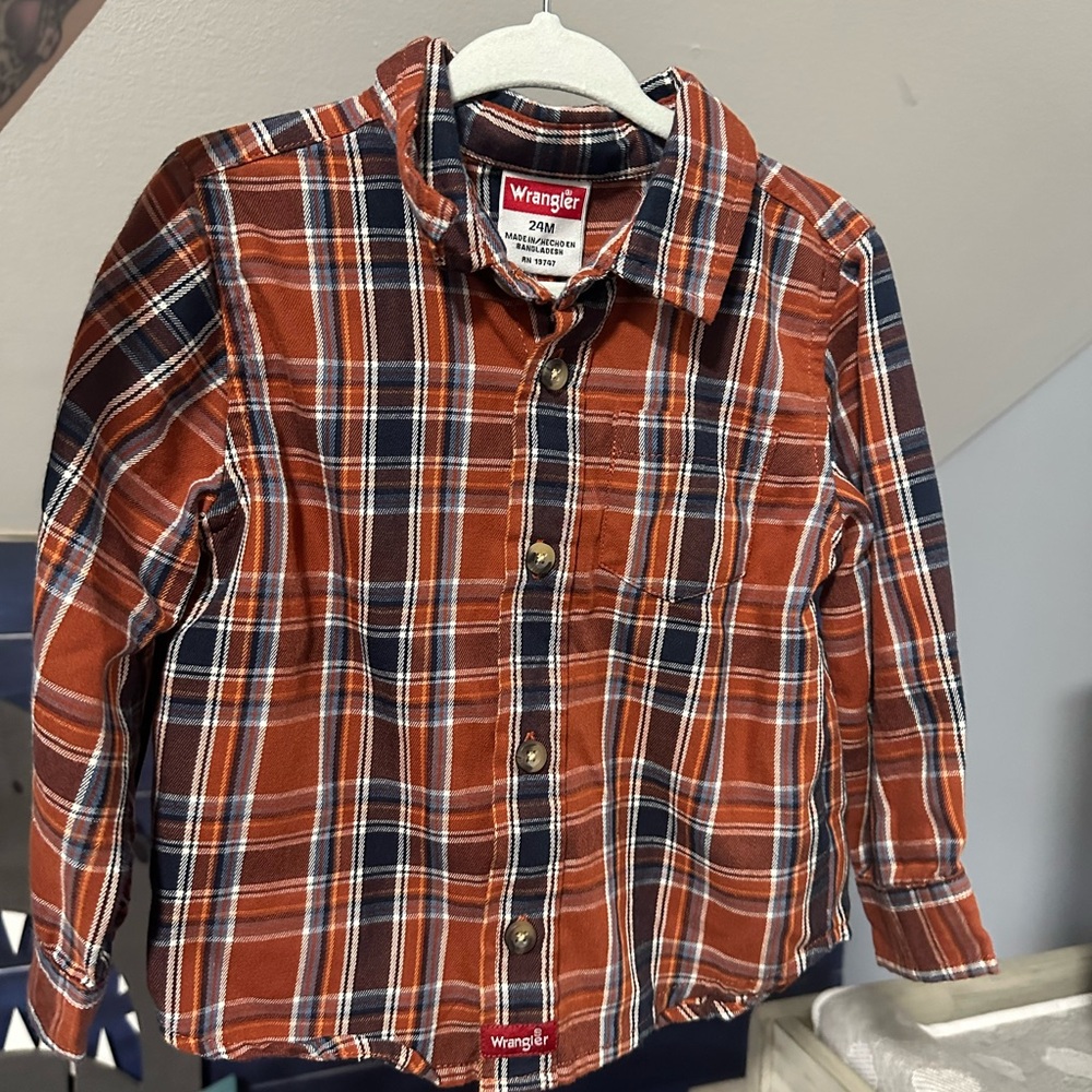 Wrangler Boys Plaid Button-Down Shirt in Rust and Navy